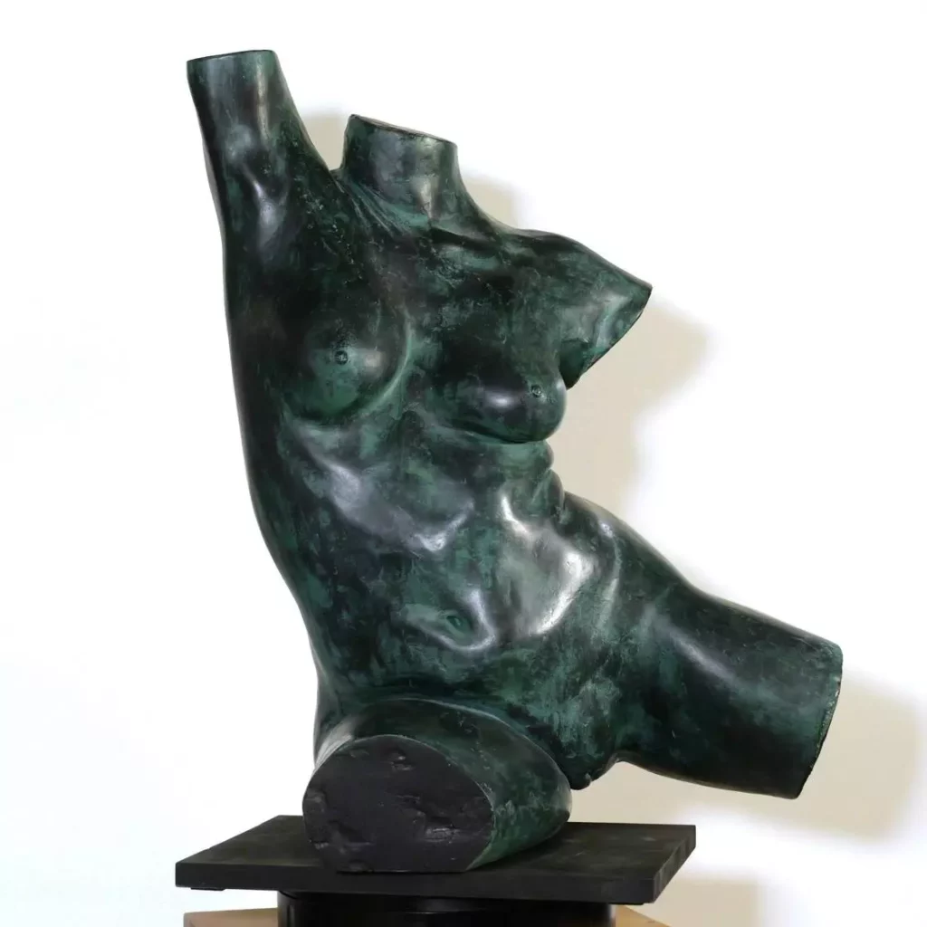 Corps de femme
Sculpture par Jean Pierre Picheny
Œuvre unique – Résine – 2024
Œuvre en résine patinée grandeur nature, obtenue par moulage sur corps. 
Hauteur 74 cm, Largeur 44cm, profondeur 54 cm / 15 kg