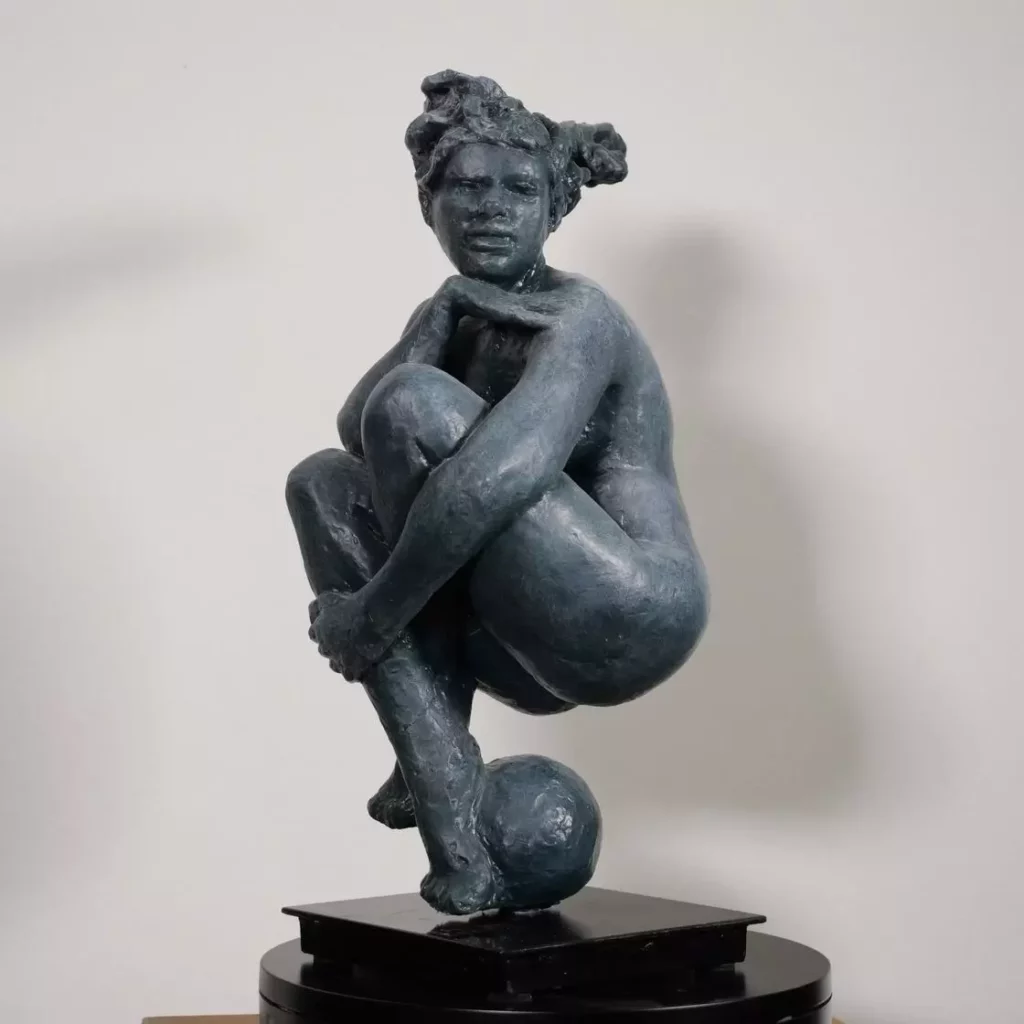 Enora
Sculpture par Jean Pierre Picheny
Exemplaire unique en plâtre patiné sur armature d'acier  - 2024

Un travail sur la pose avec une amie de passage quelques semaines...
Hauteur 48 cm, Largeur 22cm, profondeur 18cm
Socle en acier soudé, boulonné sur la sculpture.