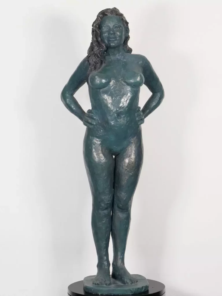 Gwendoline debout
Sculpture par Jean Pierre Picheny
Exemplaire unique en plâtre patiné sur armature d'acier  - 2024

Hauteur 85 cm, Largeur 30 cm, profondeur 26 cm
Socle en acier soudé, boulonné sur la sculpture.