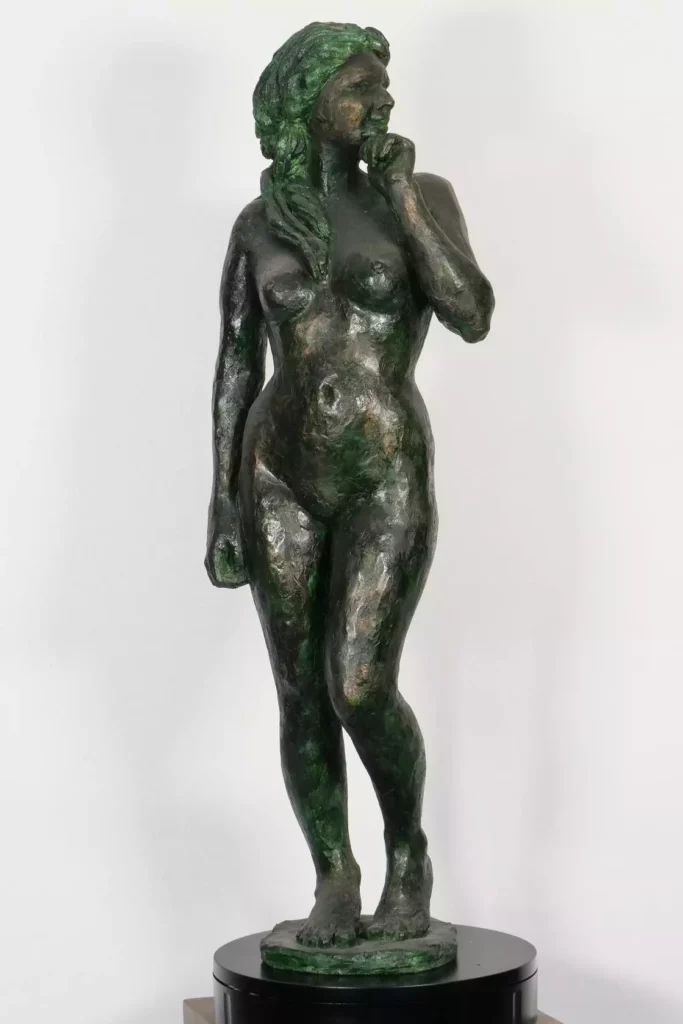 Maeva debout
Sculpture par Jean Pierre Picheny
Exemplaire unique en plâtre patiné sur armature d'acier  - 2024
Hauteur 85 cm, Largeur 28 cm, profondeur 20 cm
Socle en acier soudé, boulonné sur la sculpture.