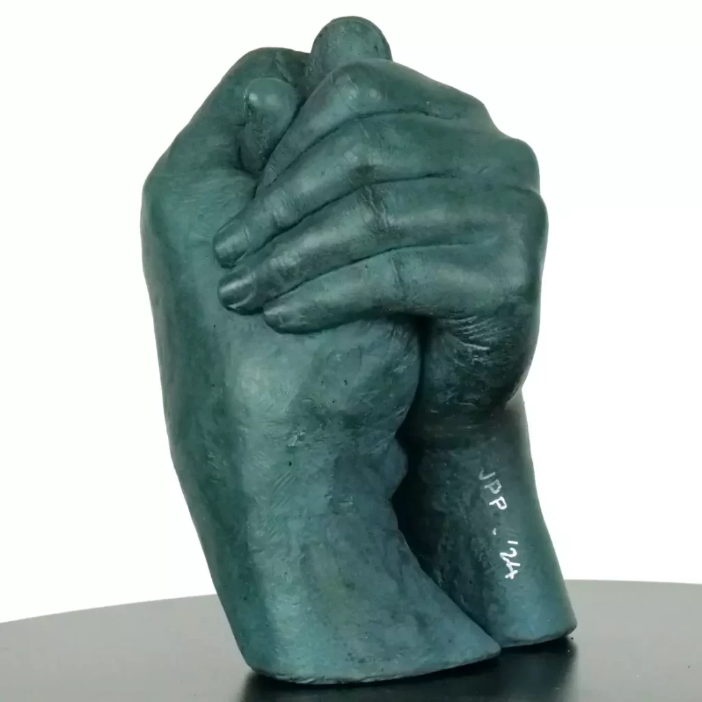 Sculpteur et modèle
Mains enlacées
Sculpture par Jean Pierre Picheny
Exemplaire unique en plâtre patiné sur armature d’acier – 2024
Hauteur 24 cm, Largeur 12 cm, profondeur 12 cm
